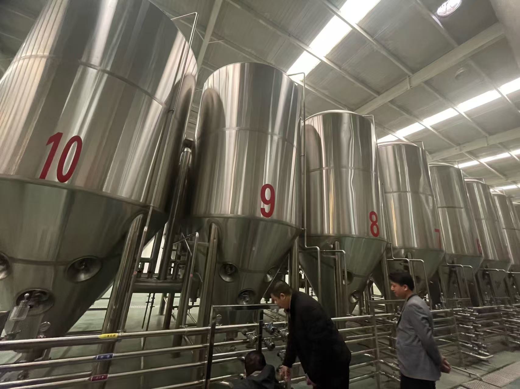 彰武精酿啤酒设备厂—平面布置、设备设计、制造、调试、培训等一条龙服务